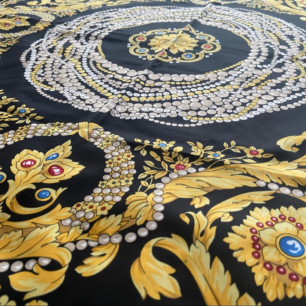 👑 Kathie Lee, Vintage Coronation Kaleidoscope Bejeweled Scarf - Picture 3 of 3